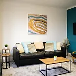 Aqua Springs, 2 Bedroom 1St Floor Apartment, Near Didsbury