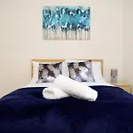 Aqua Springs, 2 Bedroom 1St Floor Apartment, Near Didsbury